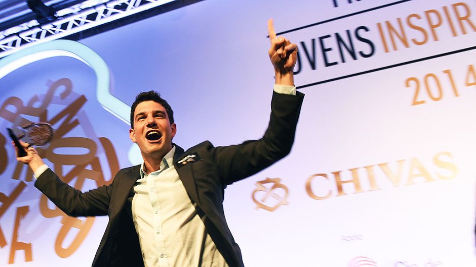 Curitibano Alexandre Amorim comemora prêmio Jovens Inspiradores 2014, em São Paulo | Ricardo Matsukawa/Veja.com