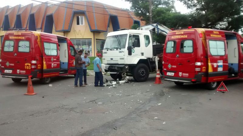 O acidente na esquina entre as ruas Lodovico Geronazzo e Vicente Geronazzo, em Curitiba |