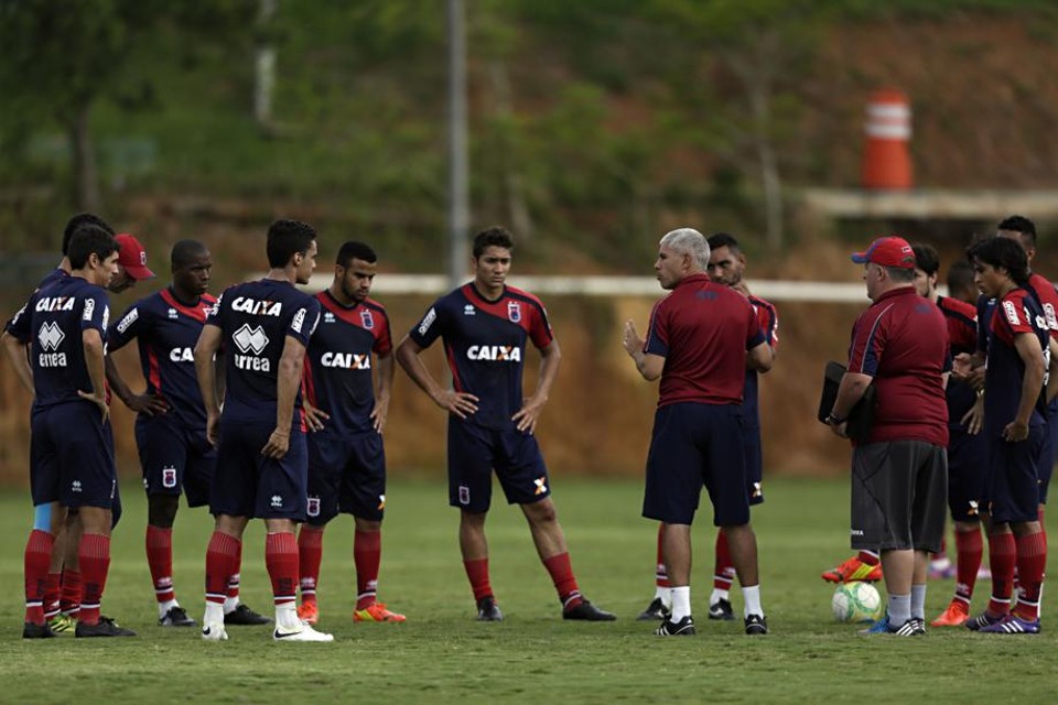 Jogadores do Paraná sofreram com atrasos salariais durante toda a temporada | Felipe Rosa / Tribuna