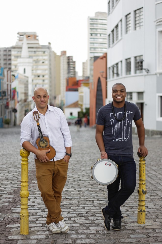 Alex Souza (esquerda) e o amigo Panela:homenagem a Alex | Daniel Castellano/Gazeta do Povo