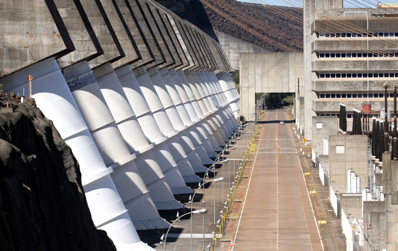 Reajuste de 46,14% vai afetar o caixa das empresas que recebem cotas de energia da usina de Itaipu | Christian Rizzi/Agência de Notícias Gazeta do Povo