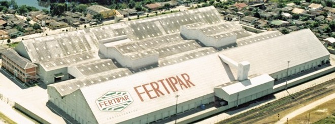 Fertipar:É o maior grupo paranaense de capital nacional privado e 106º do país. Especializado na produção de fertilizantes, o grupo tem 12 subsidiárias em diversos estado do país. O faturamento da empresa em 2013 foi de R$ 5,3 bilhões e o lucro de R$ 346 milhões. | 