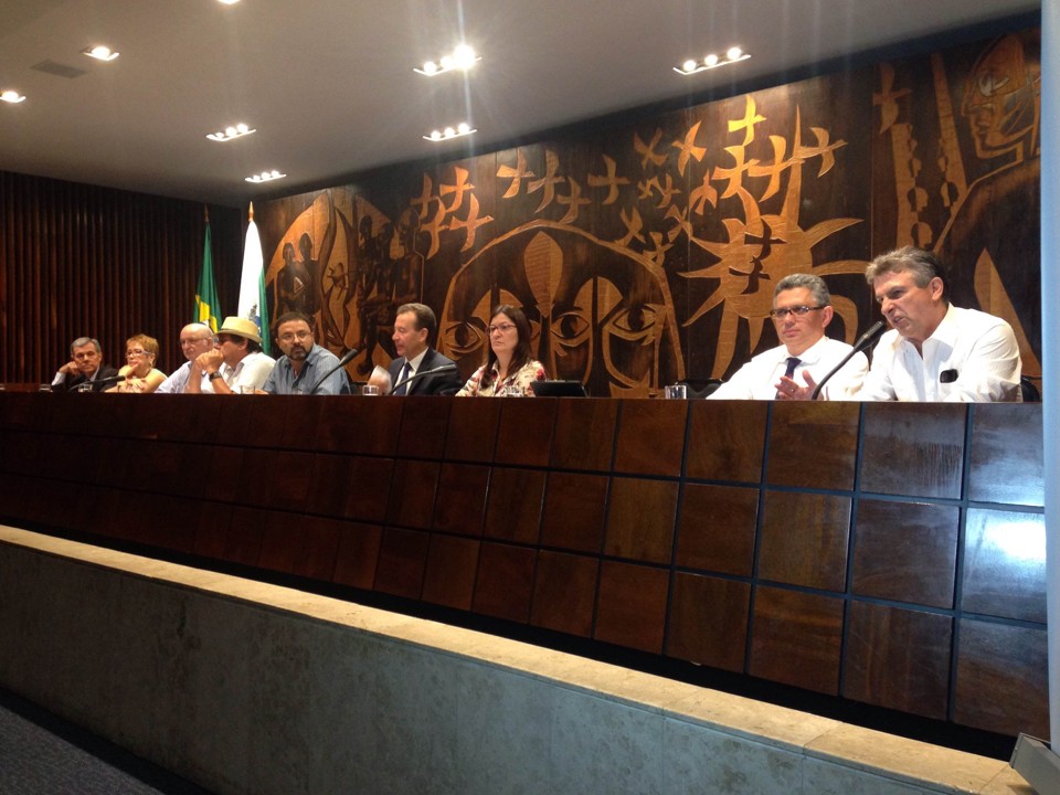 Deputados da oposição e entidades representantes do funcionalismo público estadual discutiram formas de barrar projetos do Executivo | Katna Baran / Gazeta do Povo
