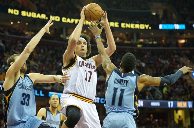 Anderson Varejão ficou 27 minutos em quadra e anotou 18 pontos | David Richard / USA Today Sports