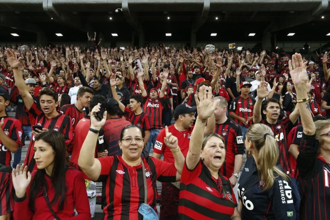 O time entrou em campo, então é hora de gritar: 