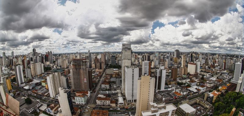 Aumento dos impostos municipais, como IPTU e ITBI, é um dos principais desafios para o setor em 2015 | Daniel Castellano / Gazeta do Povo