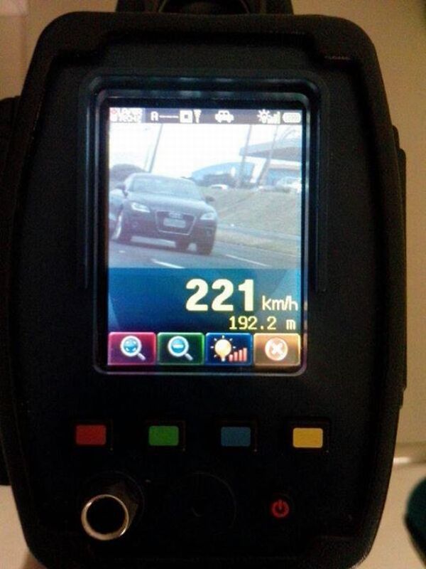 Um Audi foi flagrado pela Polícia Rodoviária Federal a 221 km/h na BR-277 em Cascavel | Polícia Rodoviária Federal / Divulgação