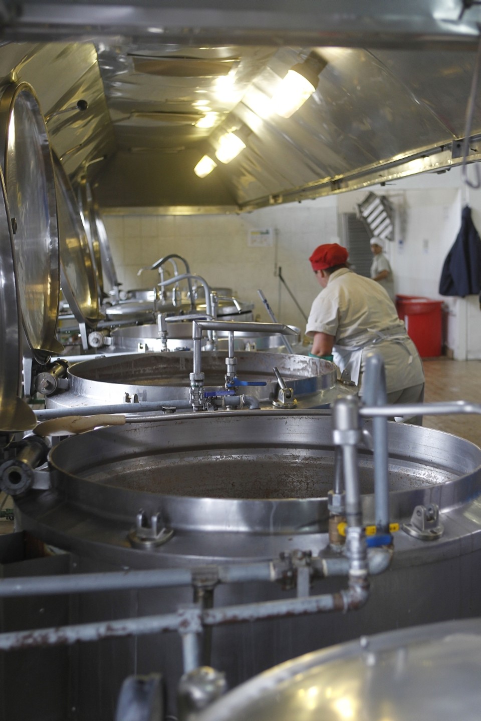 Refeições para cidades inteiras Quase 30 toneladas de alimentos são preparados diariamente para os clientes da empresa | Jonathan Campos/Gazeta do Povo