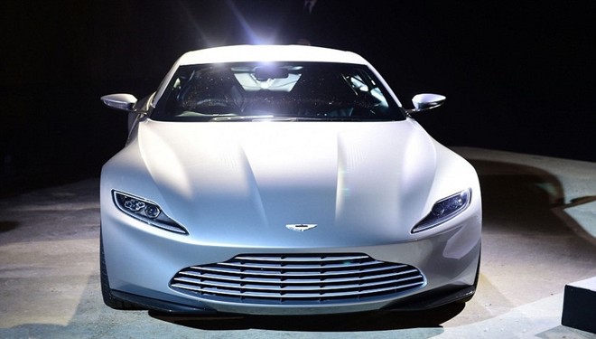 Aston Martin DB10- Ainda sob a forma de conceito, o futuro DB10 foi revelado nesta semana. A Aston Martin não adiantou detalhes mecânicos do veículo, sabe-se apenas que usará o motor fornecido pela Mercedes-AMG e que serão produzidas apenas dez unidades todas utilizadas no filme Spectre, que estreia em novembro de 2015. O modelo servirá de base para os futuros carros da marca, a partir do ano que vem |