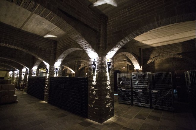 Modelo da adega de pedra basalto foi definido durante uma viagem à Itália |