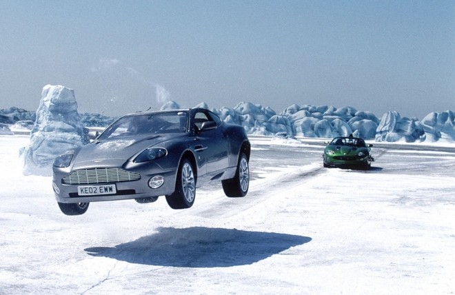 Aston Martin Vanquish- Estreou em 007 Um Novo Dia Para Morrer (2002), estrelado por Pierce Brosnan. O modelo foi o primeiro da série de carros do agente secreto a trazer um sistema de invisibilidade, além do arsenal de armas já conhecido. Destaque para a sequência no gelo da Islândia, na qual o Vanquish é perseguido por um Jaguar XKR, guiado capanga do vilão Zao. Antecessor da nova geração do DBS, foi produzido de 2001 a 2005. Ele era equipado com motor 6.0 V12, de 430 cv e 54,2 kgfm. O nome Vanquish é revivido em 2012 para suceder justamente o DBS |