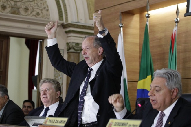 O vereador Aílton Araújo (PSC) comemora a eleição como presidente da Câmara de Vereadores |