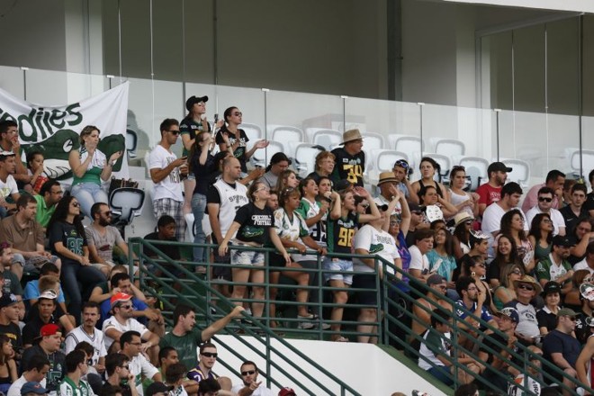 Torcida do Crocodiles na decisão com o Espectros no Couto Pereira |