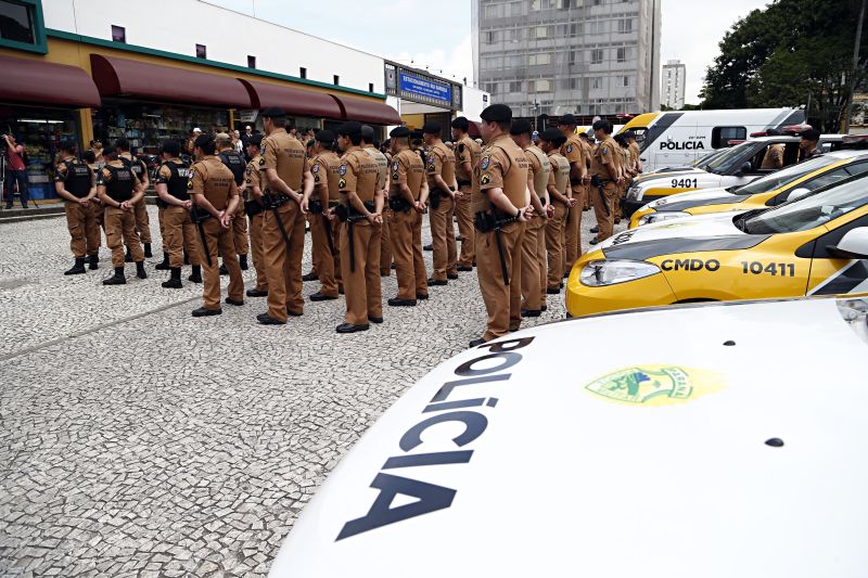 Pontapé da operação de Natal foi dada ontem, na Praça Rui Barbosa, em Curitiba | Albari Rosa/Gazeta do Povo