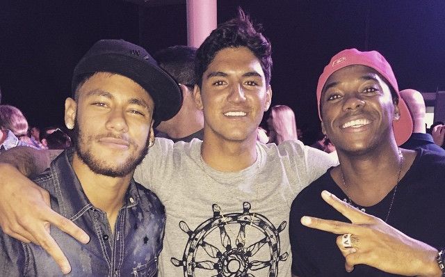 Medina entre Neymar e Robinho | Reprodução / Instagram