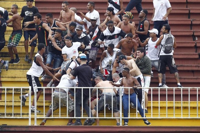 Quem caía era massacrado pelos adversários. |