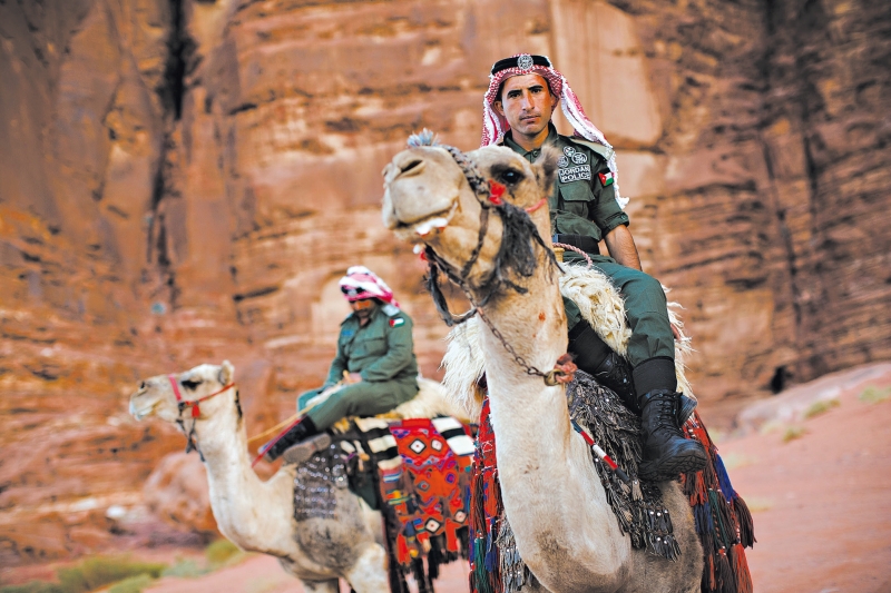 Beduínos que integram as Forças Reais do Deserto, em Wadi Rum, na Jordânia | Warrick Page/The New York Times