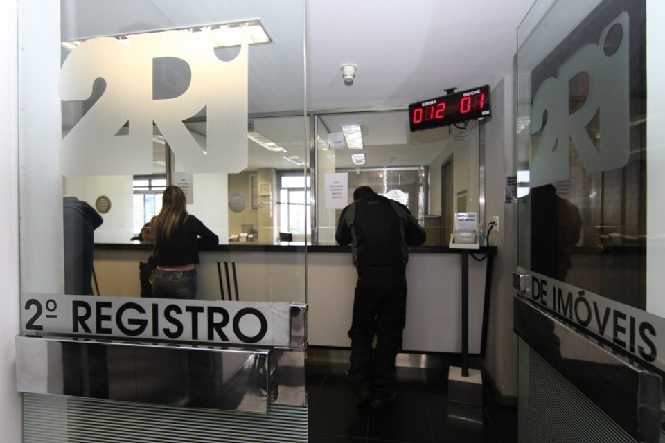 Cartório em Curitiba: um projeto reajusta as taxas em 6,37%. O outro prevê um aumento de 25% sobre esse primeiro reajuste | Aniele Nascimento/Gazeta do Povo