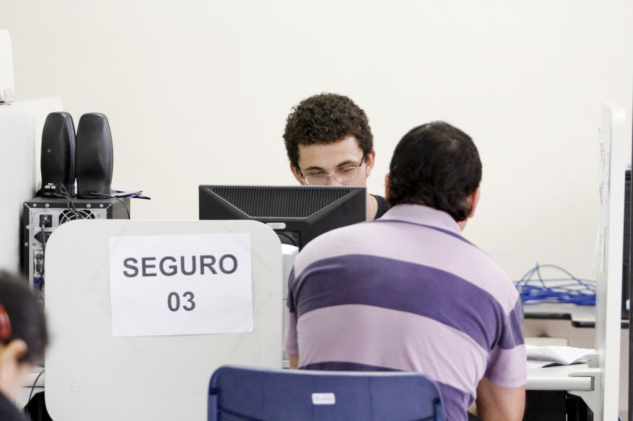 De 2010 a 2013, os pagamentos do seguro desemprego aumentaram em média 16% ao ano, atingindo R$ 31,9 bilhões. | Roberto Custódio/Jornal de Londrina