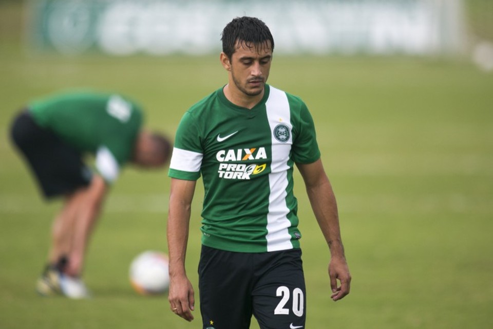 Desejado pelo Palmeiras, meia Robinho segue valorizado pelo Coritiba, que espera uma melhor proposta do alviverde paulista. | Henry Milléo / Gazeta do Povo