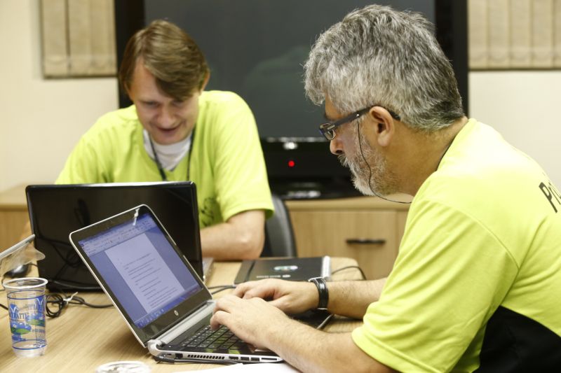 Professores convidados pela Gazeta do Povo avaliaram as provas | Hugo Harada/Gazeta do Povo
