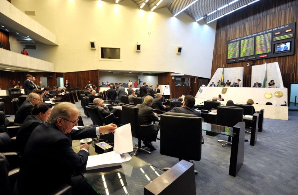 Após tarifaço, deputados do Paraná liberam R$ 7,3 bi para o governador Beto Richa (PSDB) gastar livremente, sem consultar a Assembleia Legislativa | Sandro Nascimento / Alep / Divulgação