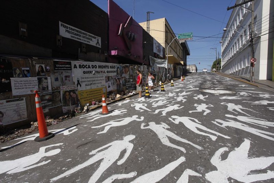 Rua da boate deverá ficar fechada durante limpeza do local | Jonathan Campos/Gazeta do Povo
