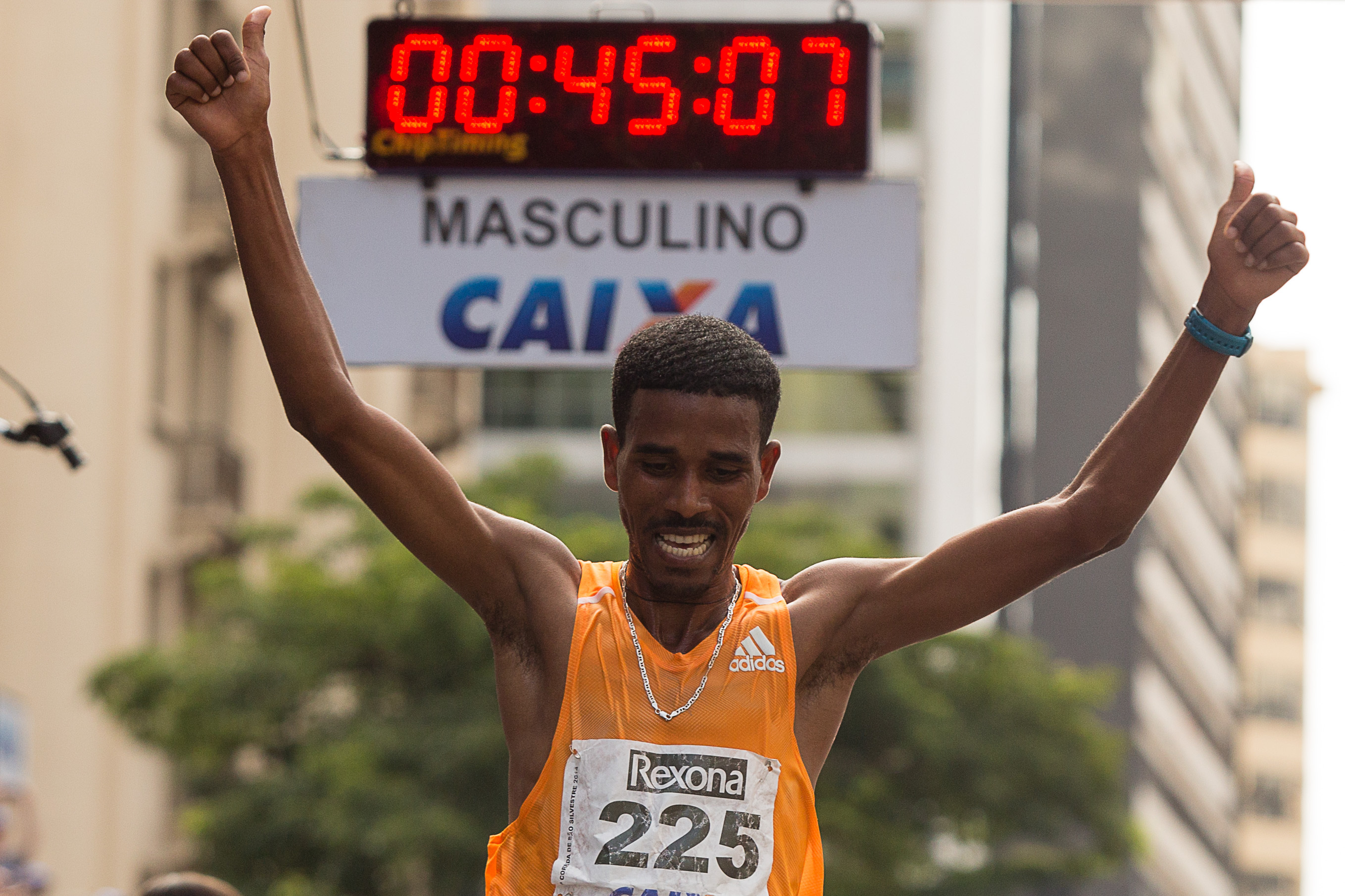 Dawit Admasu faturou a São Silvestre nesta quarta-feira e desbancou o favoritismo queniano | Folhapress