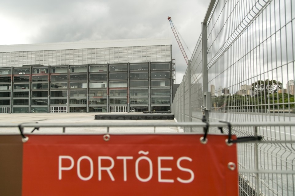 Arena da Baixada: tampa longe de uma conclusão | Marcelo Andrade/Gazeta do Povo
