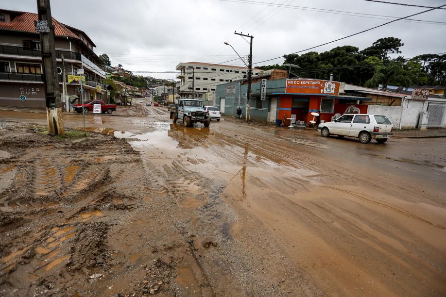 Cidade de Rio Branco do Sul tenta se recuperar de estragos causados pelas chuvas | Henry Milléo/Gazeta do Povo