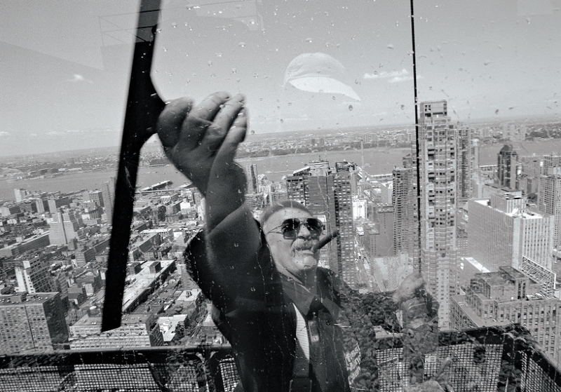 Robôs ainda não conseguem limpar janelas tão bem quanto pessoas | Andrea Mohin/The New York Times