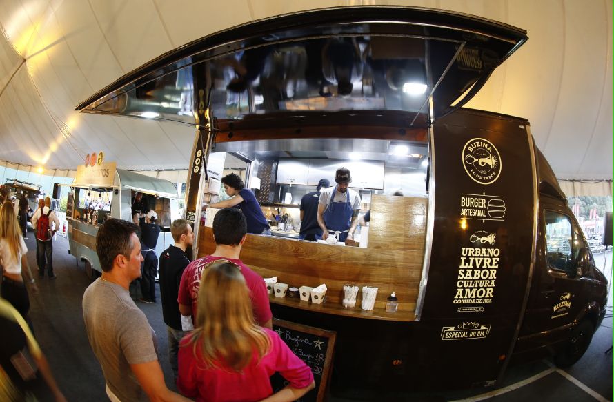 Projeto substitutivo determina que o espaço ocupado pelo veículo seja definido pelo Instituto de Pesquisa e Planejamento de Curitiba (IPPUC) em forma de rodízio. | Hugo Harada/Agência de Notícias Gazeta do Povo