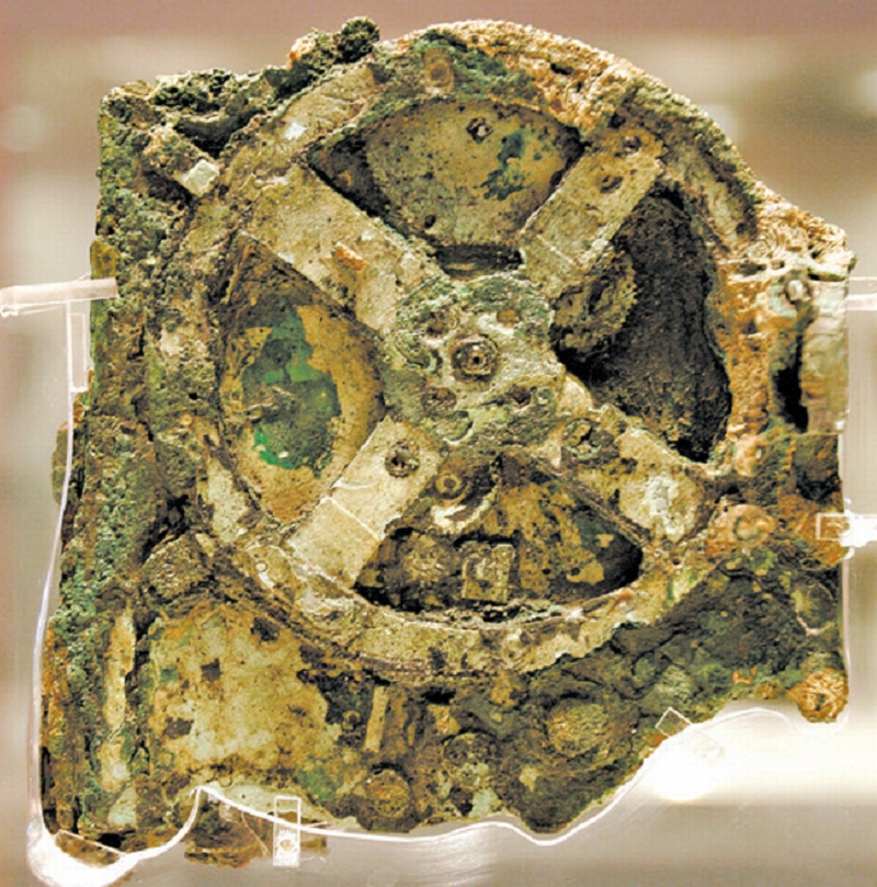 Alguns consideram que o Mecanismo de Anticítera, com mais de 2.000 anos de idade, foi o primeiro computador analógico | Thanassis Stavrakis/Associated Press