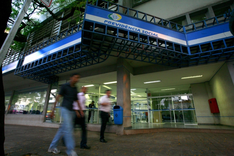 Gasto com abono, seguro-desemprego e pensões do INSS e de servidores da União aumentou em média 11,5% ao ano, de 2010 a 2013 | Ivan Amorin/Gazeta do Povo