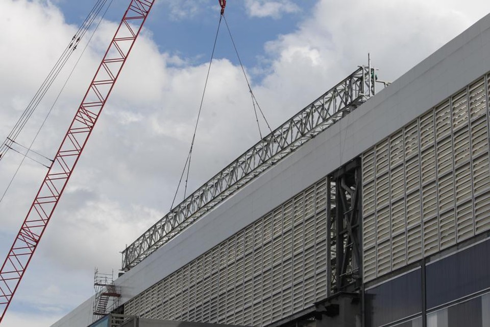 Empresa quer interrupção da obra do teto retrátil na Arena | Daniel Castellano / Gazeta do Povo