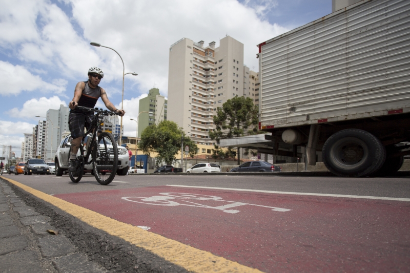 A lei institui a bicicleta como modal de transporte regular de interesse social em Curitiba | Henry Milléo/Gazeta do Povo