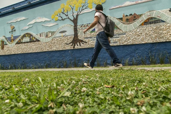 Obra foi criada pelo Grupo de Artistas Vidreiros de Curitiba | 