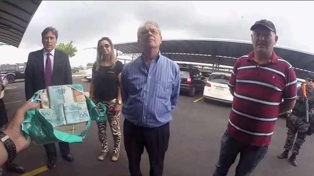 O ex-diretor geral da Assembleia Legislativa do Paraná Abib Miguel foi preso na última sexta-feira (28) quando recebia cerca de R$ 70 mil no Aeroporto Presidente Juscelino Kubitschek de Brasília
