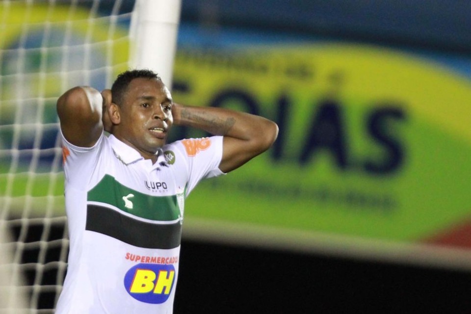 Atacante Obina marcou 20 gols em 2014 | Carlos Costa / Futura Press