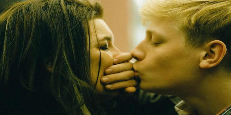 Em filme do canadense Xavier Dolan, os atores Anne Dorval e Antoine-Olivier Pinon vivem Diane Després e Steve, mãe e filhos desajustados perante o mundo | Divulgação