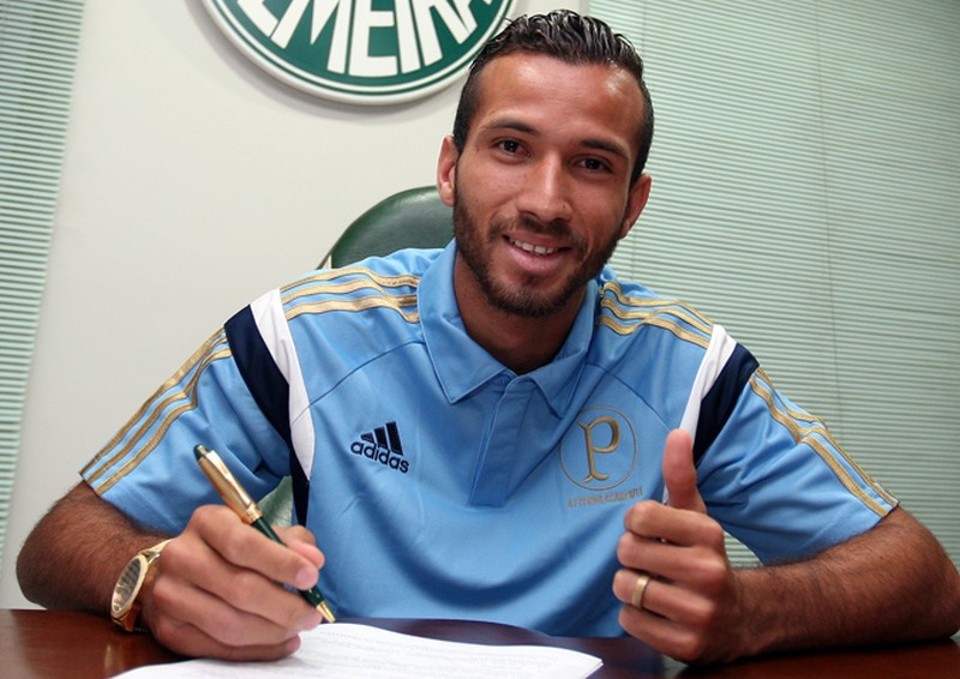Atacante Leandro é o sexto reforço do Palmeiras para 2015 | Divulgação / Palmeiras