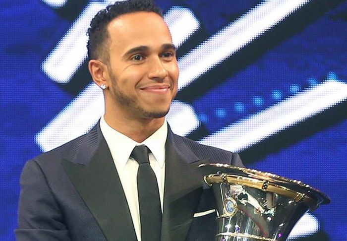 Lewis Hamilton acredita ter grandes chances de alcançar o tricampeonato da Fórmula 1 em 2015 | EFE