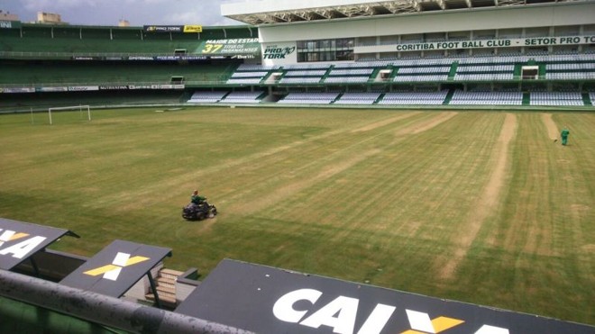 Gramado do Couto Pereira passa por tratamento específico para o início da temporada de 2015 |