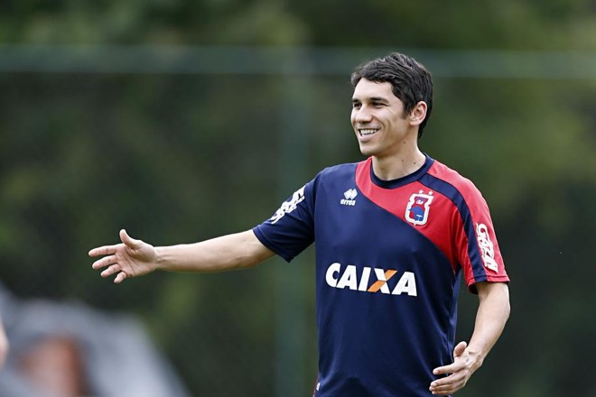 Lúcio Flávio interessa ao Santa Cruz | Albari Rosa / Gazeta do Povo