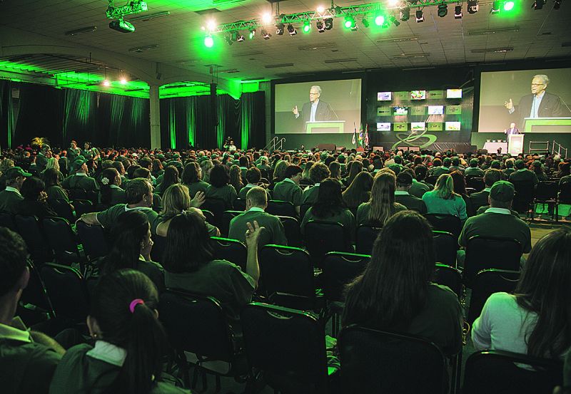 Encontro estadual reuniu mais de 5 mil pessoas e contou com palestras sobre futuro da economia | Marcelo Andrade/gazeta Do Povo