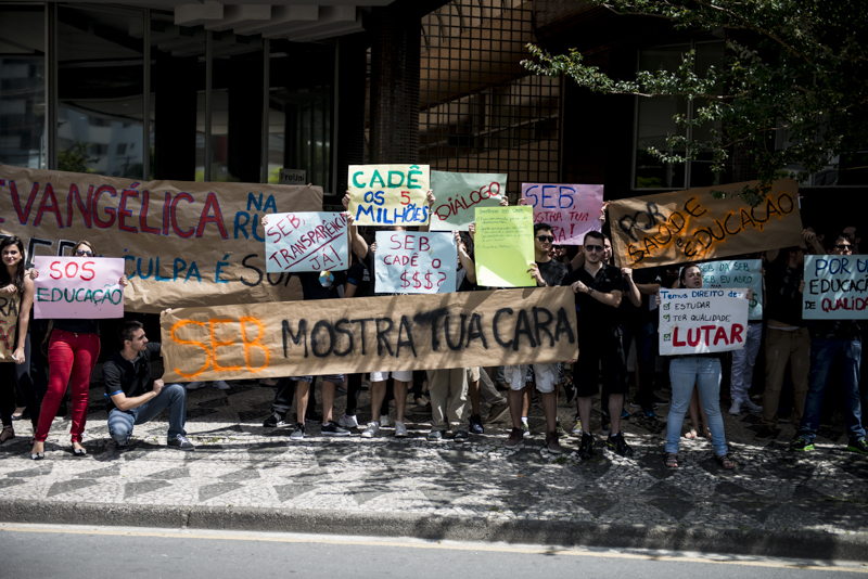 Estudantes protestam contra gestão da Faculdade Evangélica do Paraná | Henry Milléo / Agência de Notícias Gazeta do Povo