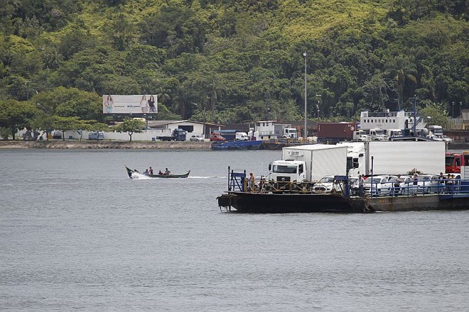 Travessia do ferry-boat entre Matinhos e Guaratuba | 