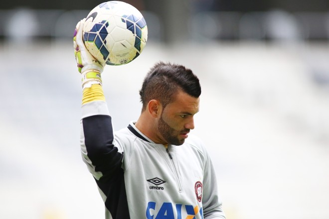 Wewerton é um dos poucos titulares do Furacão que entra em campo contra o Palmeiras. | 