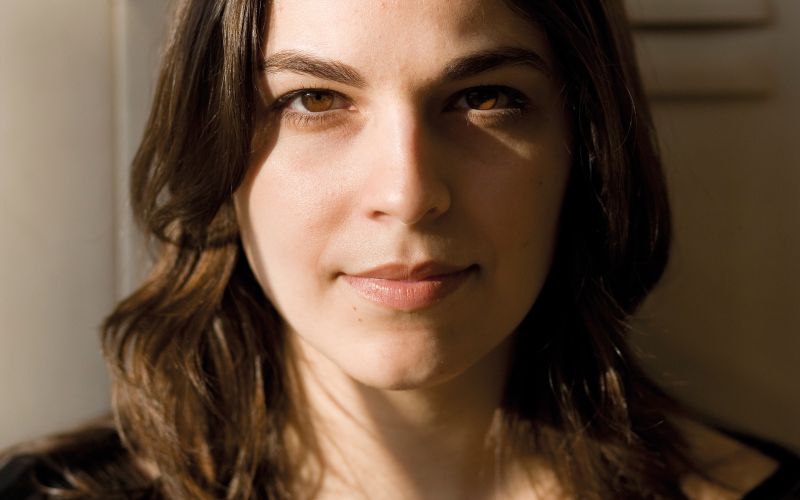 A escritora Vanessa Barbara estará hoje em Curitiba | Divulgação