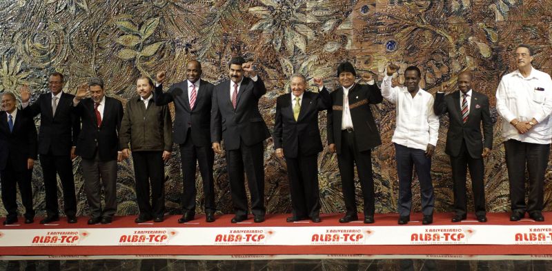 Participantes da cúpula da Alba posam para foto em grupo em Havana, capital de Cuba | REUTERS/Enrique De La Osa